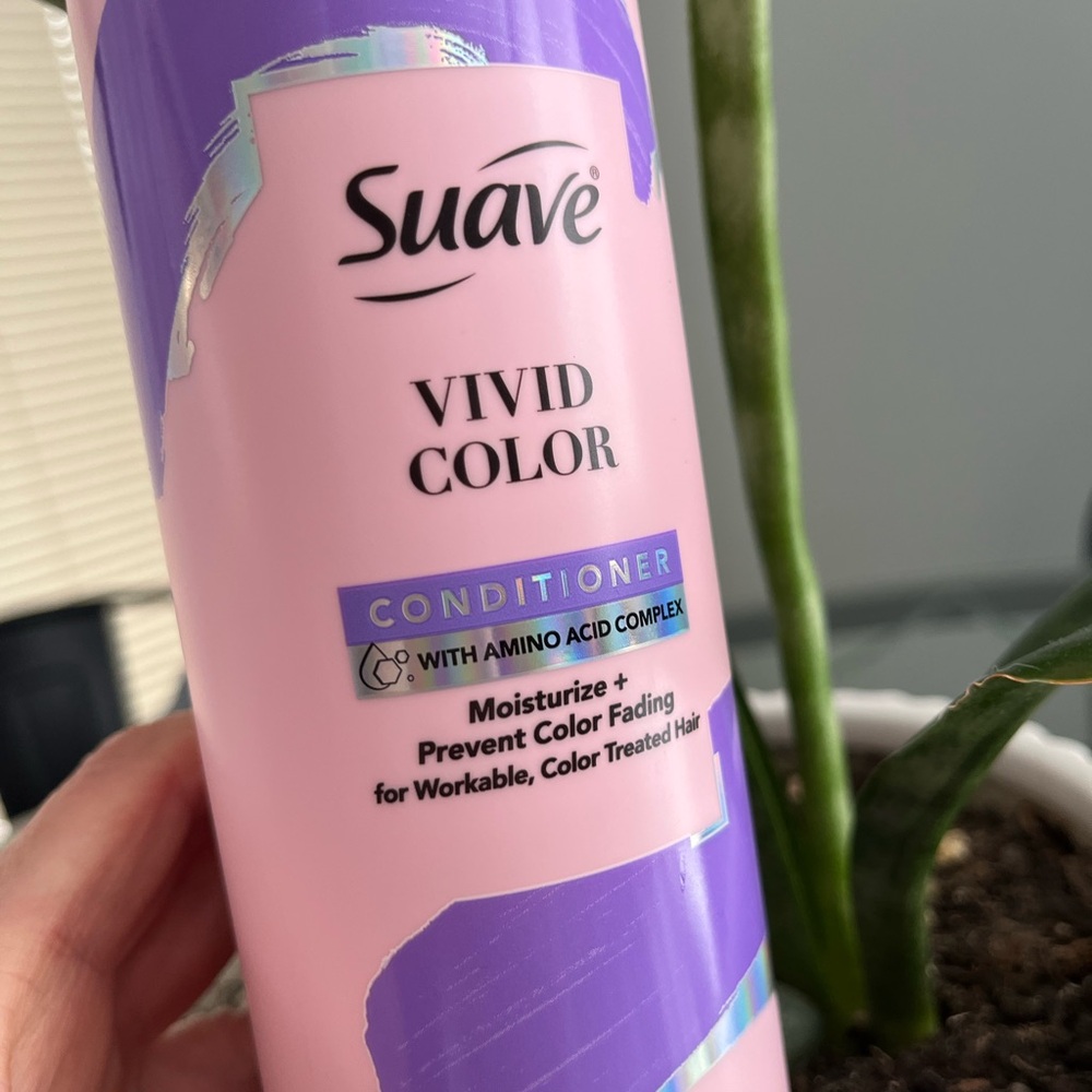 Suave Vivid Color Conditioner - Picture 2 of 4